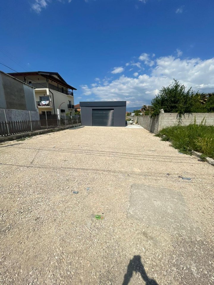 Capannone in affitto a Laknas / Vicino a Rinas
