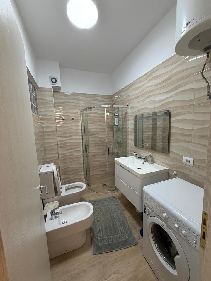 Shitet Apartament 2+1 ne Gjire te lalzit  / Tek Lura3
