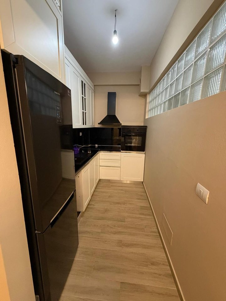 Shitet Apartament 2+1 ne Gjire te lalzit  / Tek Lura3