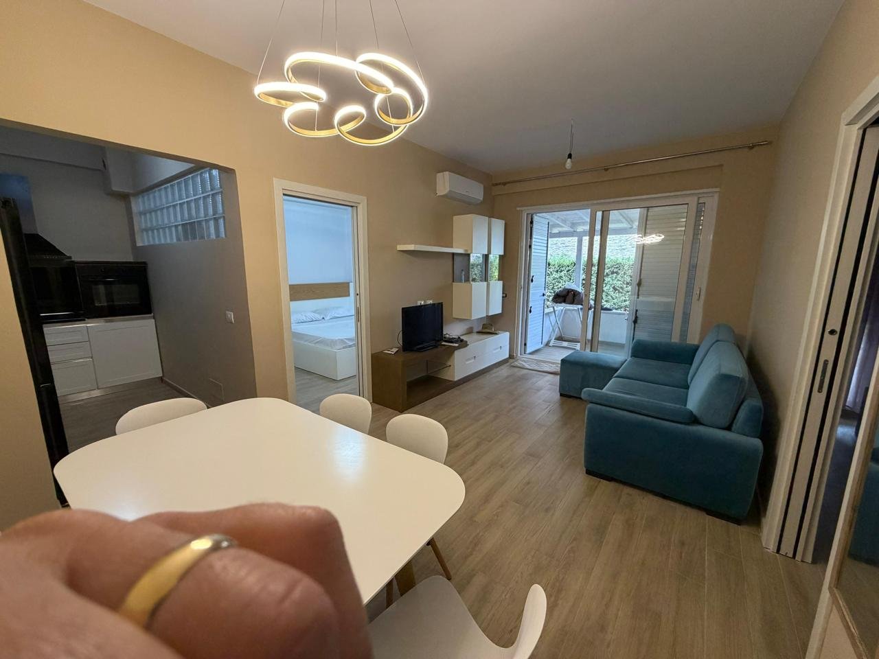 Shitet Apartament 2+1 ne Gjire te lalzit  / Tek Lura3