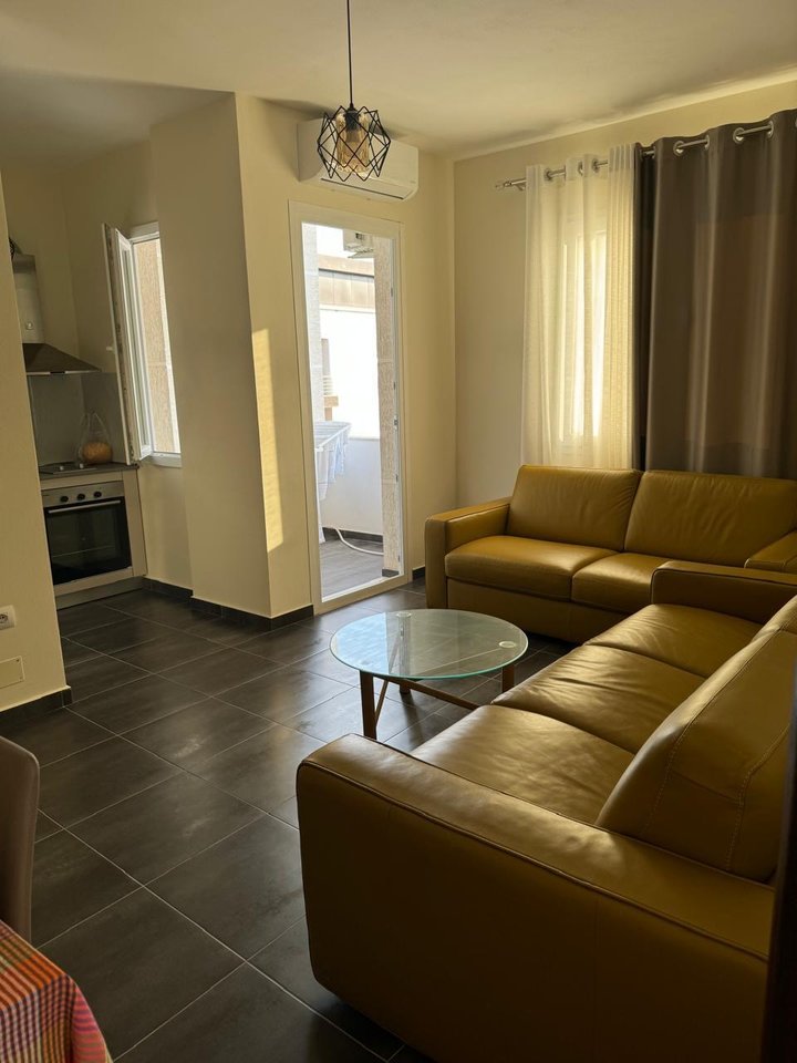 Shitet Apartament 1+1 ne Gjire te lalzit  / Tek FishLand