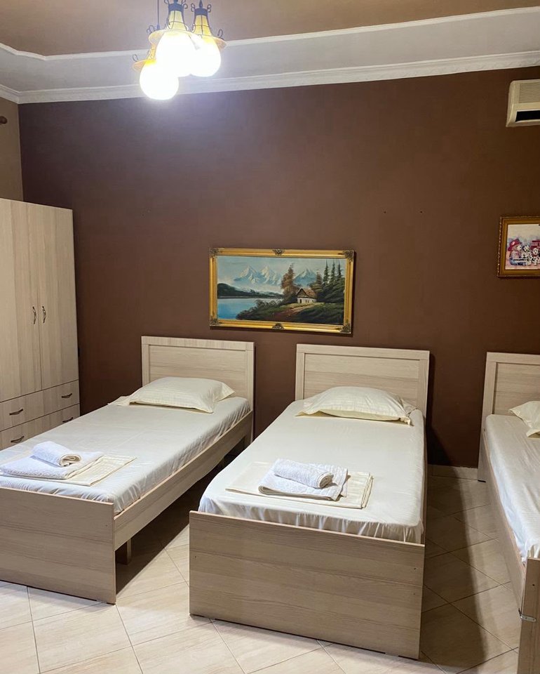 Jepet me qira apartament 1+1 rruga  e Dibres/ sa kalon vilen Gold ne qender te Tiranes (vetem per 3 vajza)
