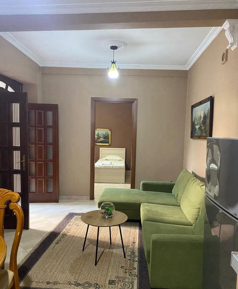 Jepet me qira apartament 1+1 rruga  e Dibres/ sa kalon vilen Gold ne qender te Tiranes (vetem per 3 vajza)
