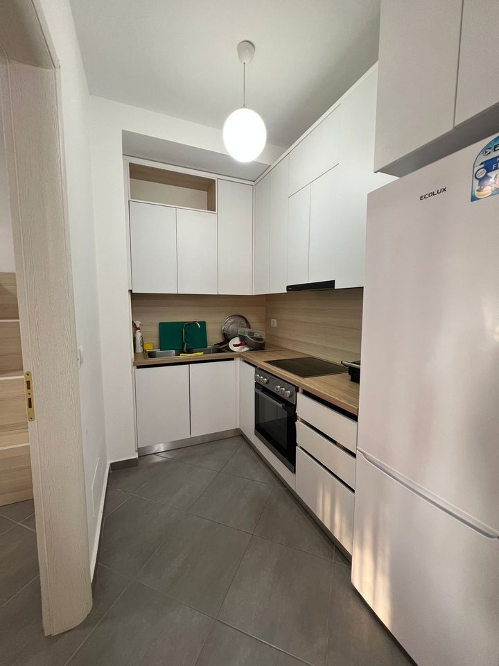 Shitet Apartament 2+1 ne Gjir te Lalzit/ Lura 3