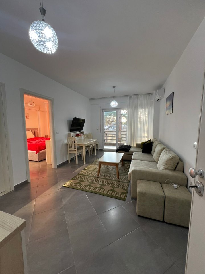 Shitet Apartament 2+1 ne Gjir te Lalzit/ Lura 3