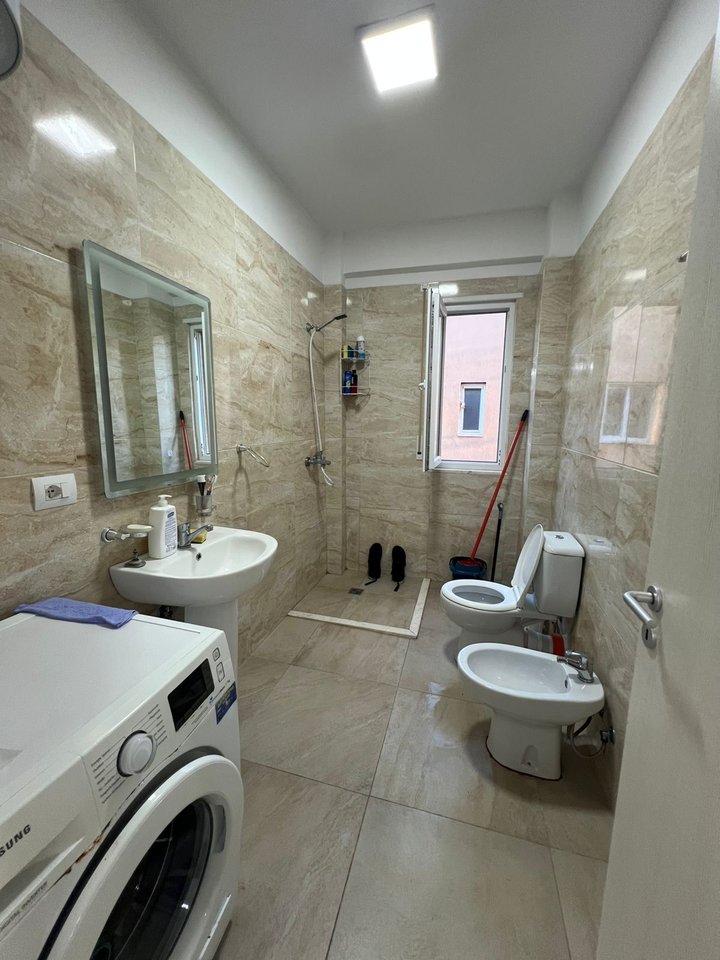 Shitet Apartament 2+1 ne Gjir te Lalzit/ Lura 3