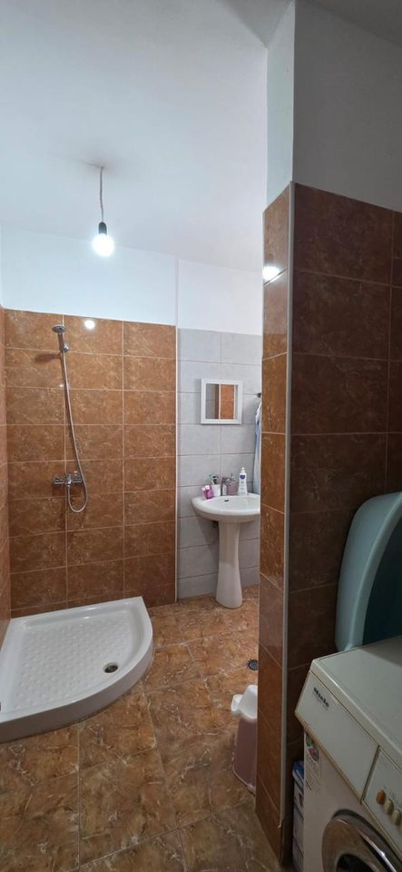 Shitet Apartament 2+1 ne Yzberisht / Rotondo Yzberishtit