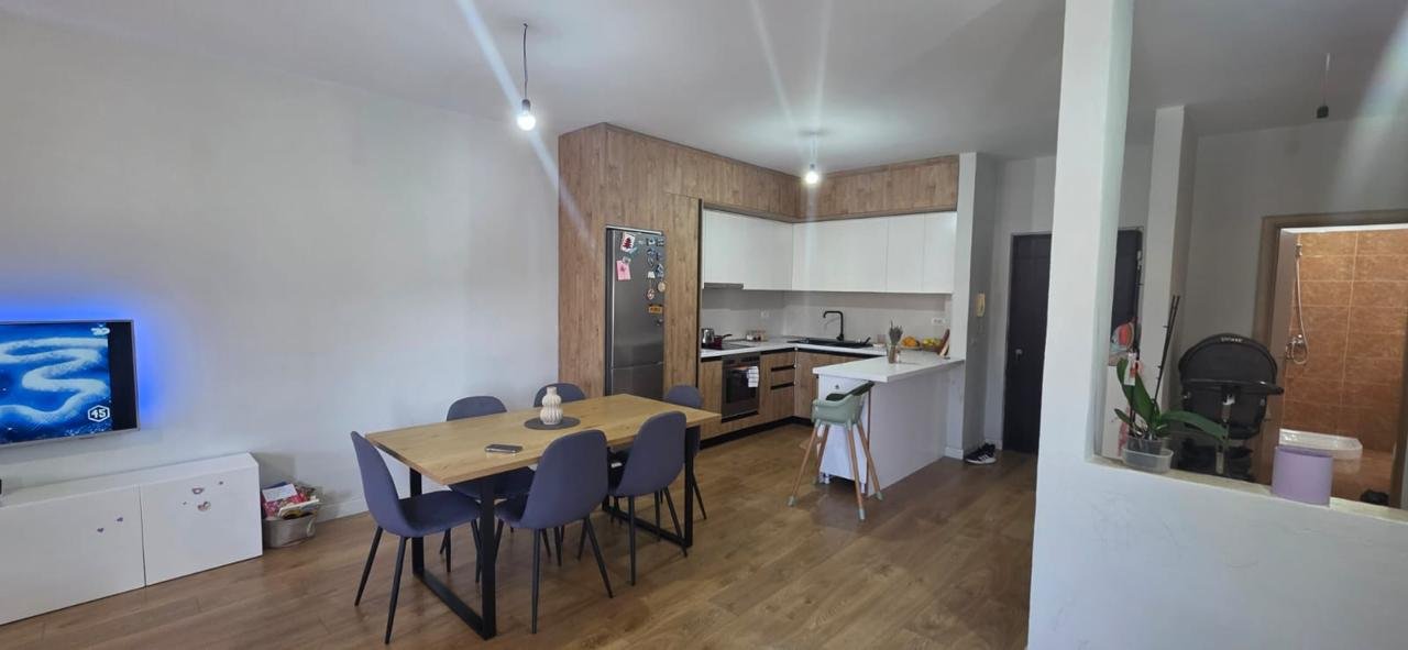 Shitet Apartament 2+1 ne Yzberisht / Rotondo Yzberishtit