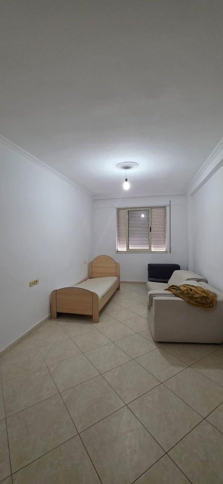 Shitet Apartament 3+1+2 ne Yzberisht / Pallatet Cabej