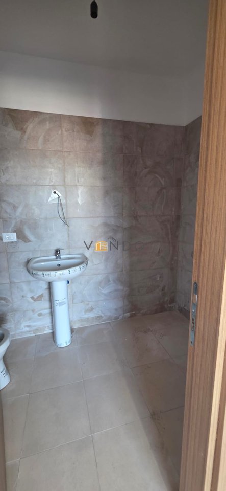 Shitet Apartament 2+1+2 te Rr. 5 maj/ ne fund te 5 majit