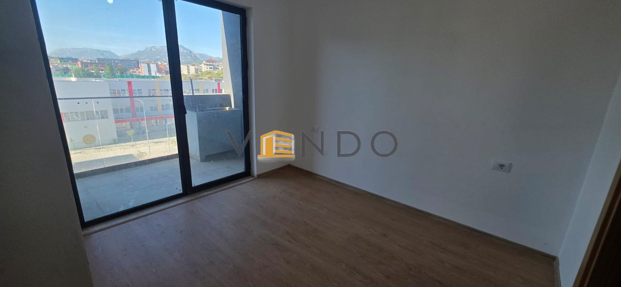 Shitet Apartament 2+1+2 te Rr. 5 maj/ ne fund te 5 majit