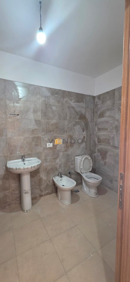 Shitet Apartament 2+1+2 te Rr. 5 maj/ ne fund te 5 majit