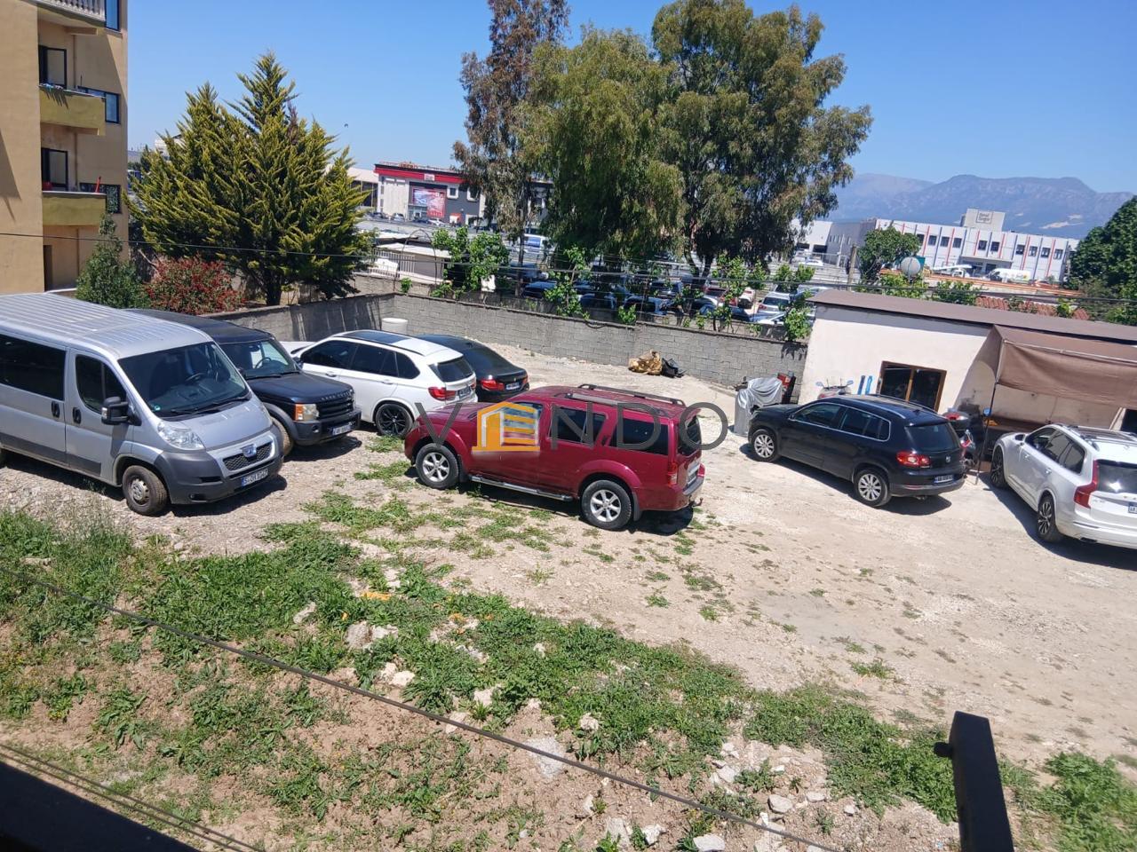 Jepet me qera Servis Makinash tek Rruga dytesore Autostrada Tirane / Durres