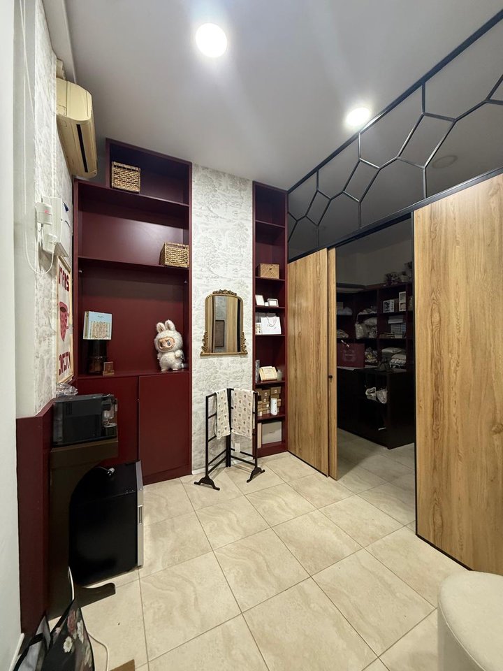 Shop unit for sale at Magnet Complex near the former Partizani club at the Old Park