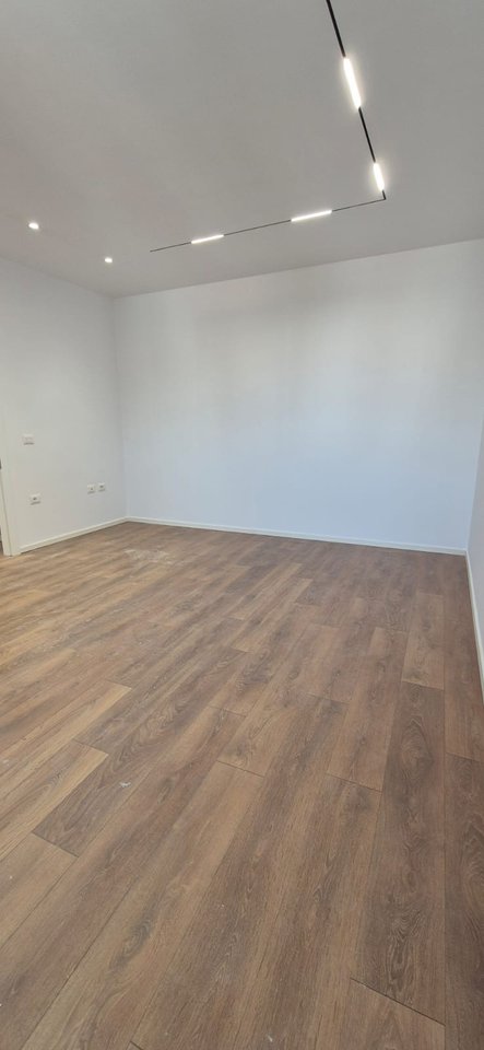 Shitet Apartament 2+1 te Ish Parku ne rrugen Fadil Bodinaku