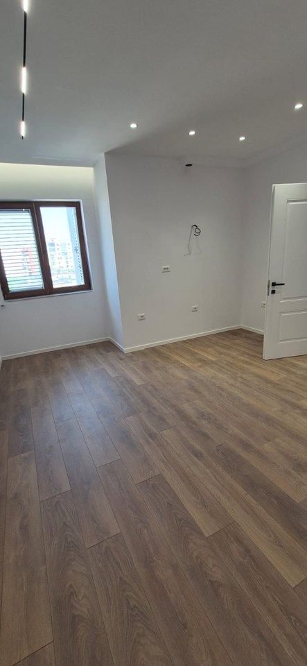 Shitet Apartament 2+1 te Ish Parku ne rrugen Fadil Bodinaku