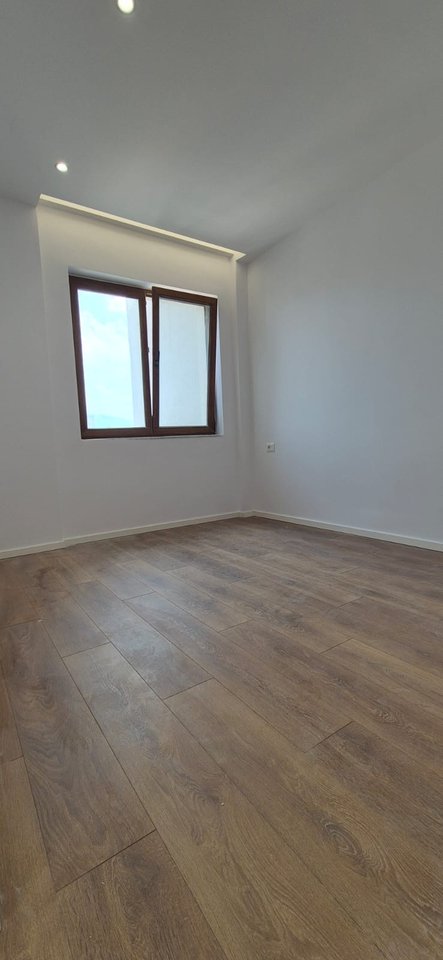 Shitet Apartament 1+1 te Ish Parku ne rrugen Fadil Bodinaku