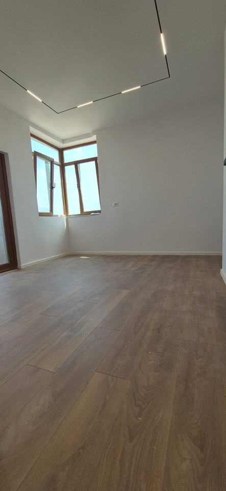 Shitet Apartament 1+1 te Ish Parku ne rrugen Fadil Bodinaku