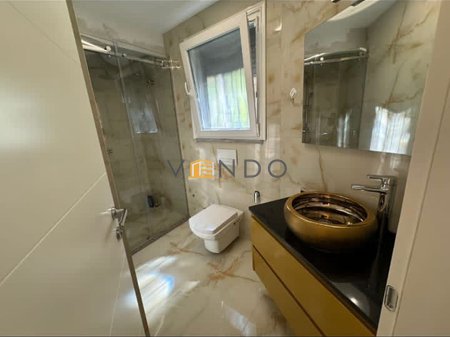 Shitet Apartament 2+1 + Verande Te Liqeni thate.