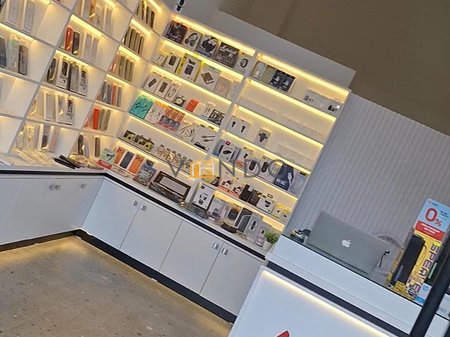 Shitet Biznesi Dyqan dhe Servis Telefonash tek Amerikan 2 / rruga Selaudin Zorba
