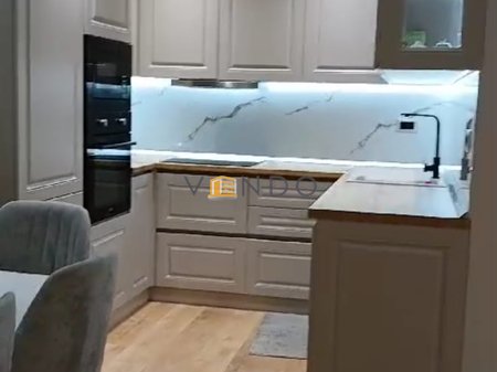 Jepet me qira apartament 2+1+2 tualete Prane Ish Doganes tek pallatet e Ilir Metes