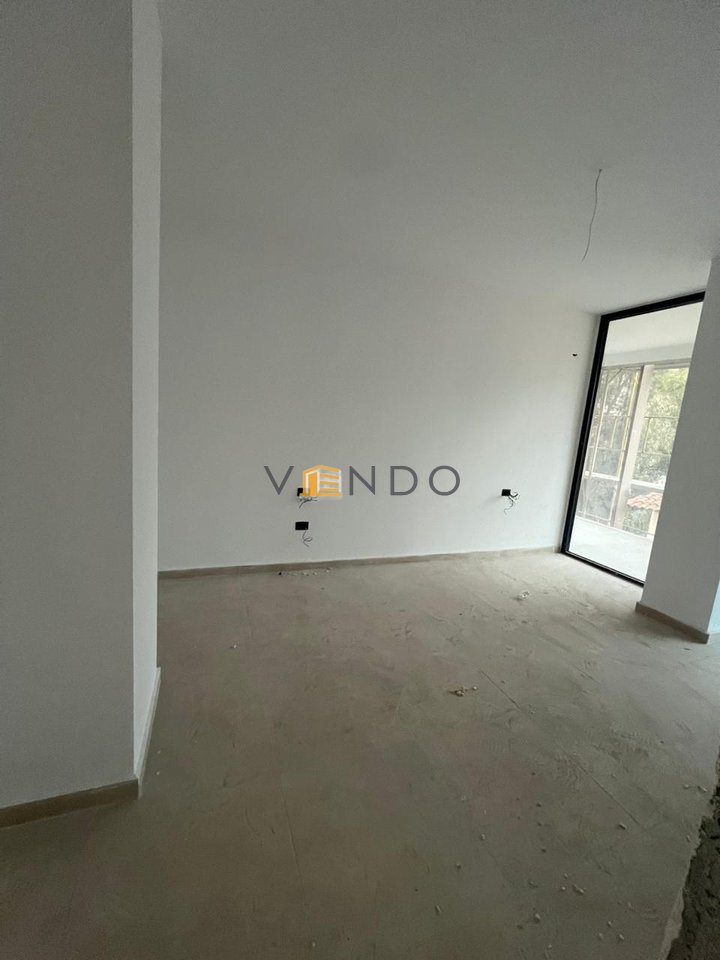 Shitet Apartament 1+1+garazhd ne Qender/ Tek Selvia