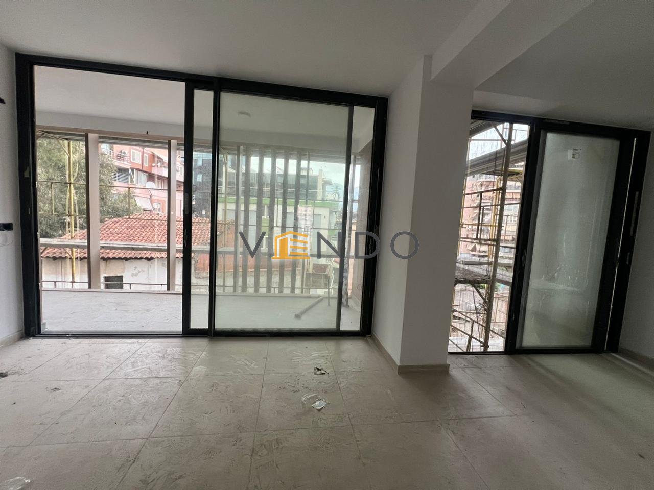 Shitet Apartament 1+1+garazhd ne Qender/ Tek Selvia