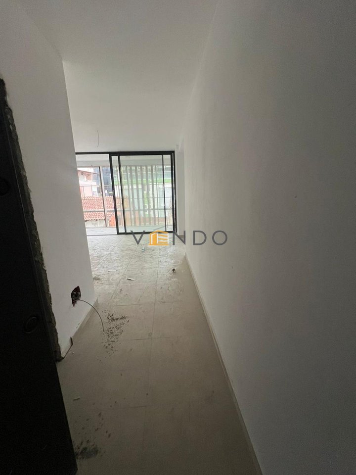 Shitet Apartament 1+1+garazhd ne Qender/ Tek Selvia