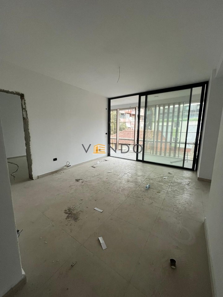 Shitet Apartament 1+1+garazhd ne Qender/ Tek Selvia