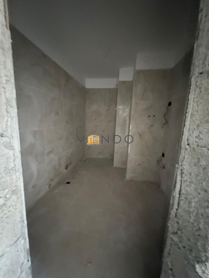 Shitet Apartament 1+1+garazhd ne Qender/ Tek Selvia