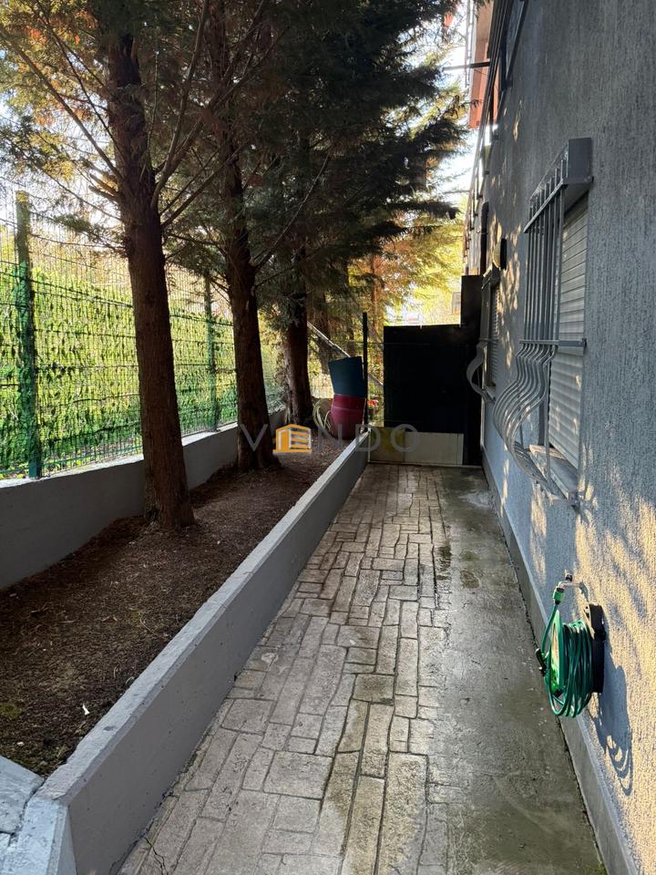 Shitet Apartament 2+1 + Verande Te Liqeni thate.