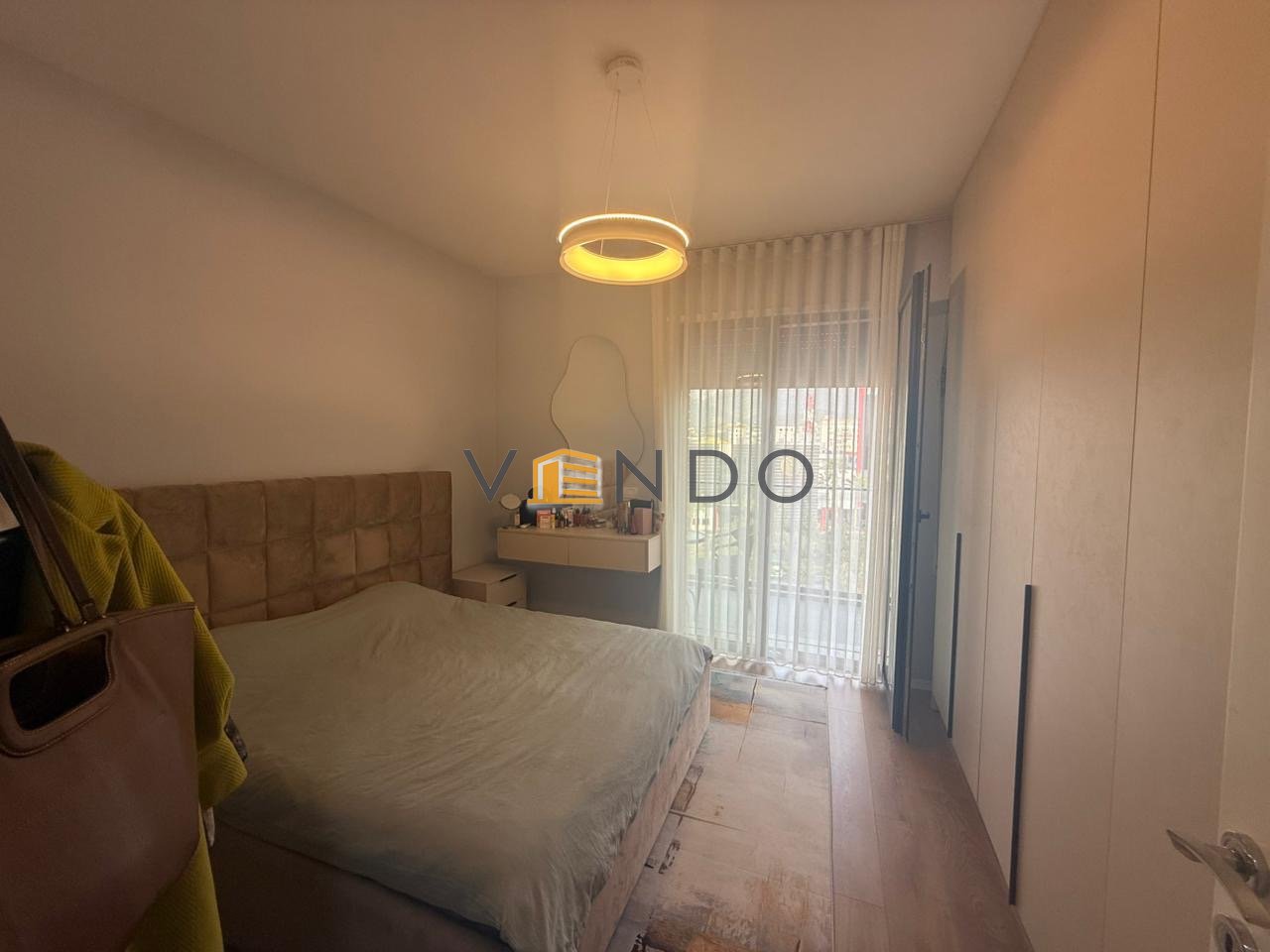 Shitet Apartament 1+1 Tek Klani / Tek Pallati 5D afer me Ora News