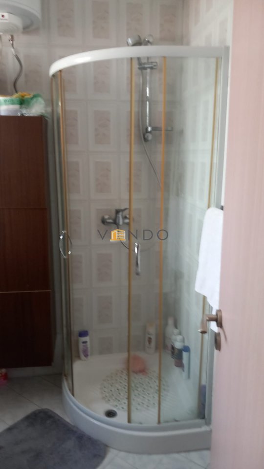 Shitet apartament 2+1 ne Qender tek Bulevardi Zogu I