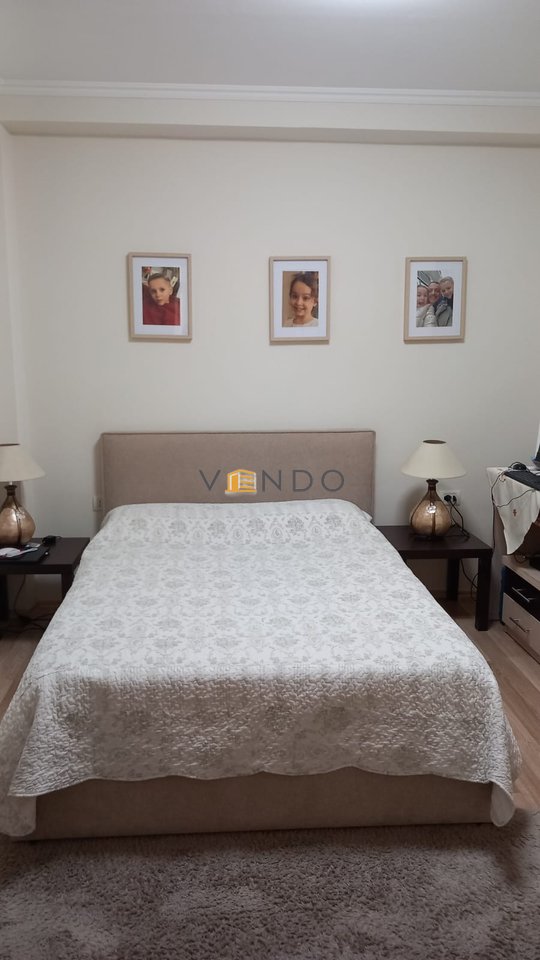 Shitet apartament 2+1 ne Qender tek Bulevardi Zogu I