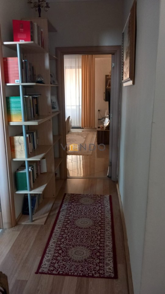 Shitet apartament 2+1 ne Qender tek Bulevardi Zogu I