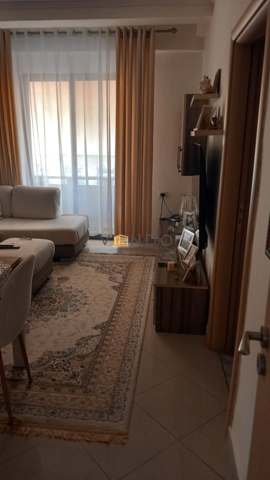 Shitet apartament 2+1 ne Qender tek Bulevardi Zogu I