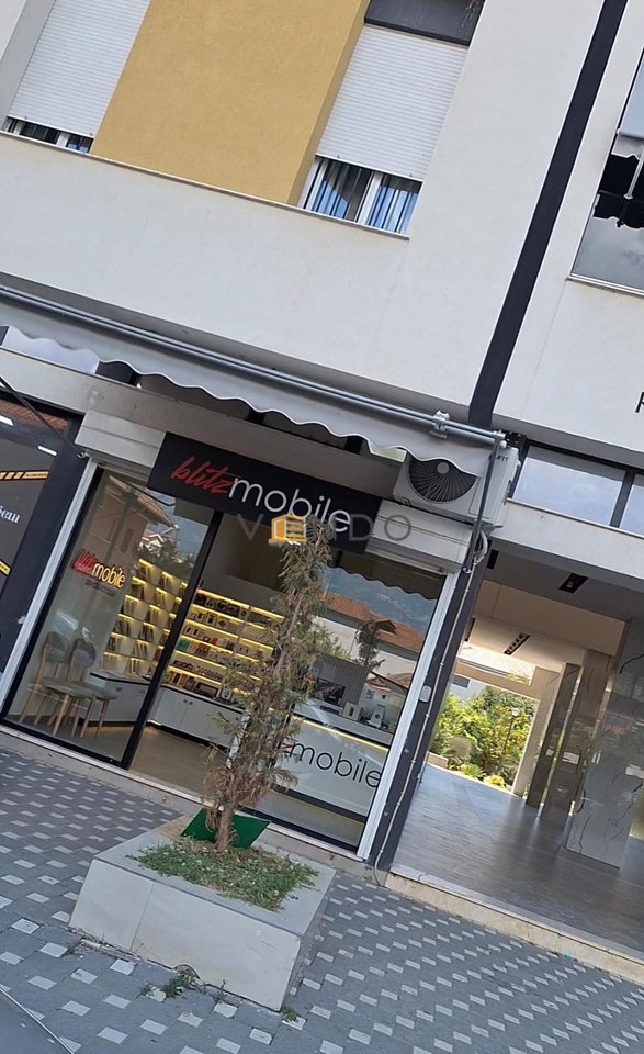 Shitet Biznesi Dyqan dhe Servis Telefonash tek Amerikan 2 / rruga Selaudin Zorba