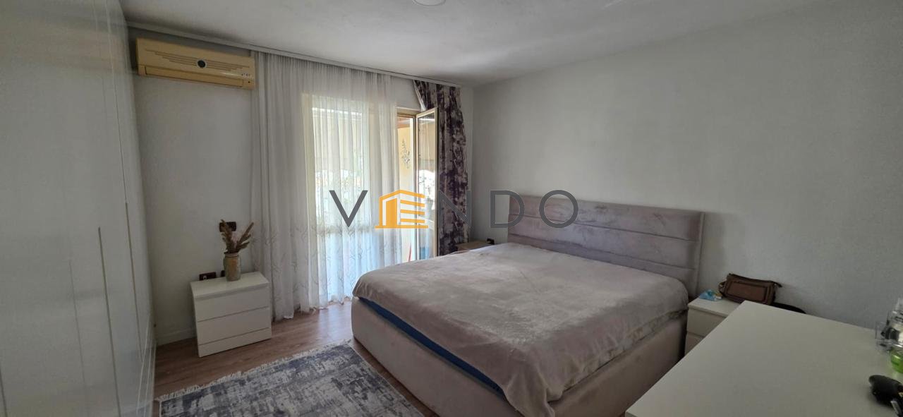 Shitet Apartament 4+1+2+2 ne Ali Dem/ Prane rruges Tanush Topia