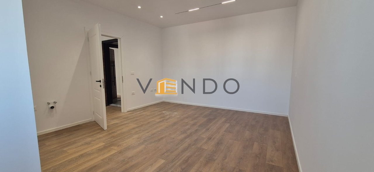 Shitet Apartament 2+1 te Ish Parku ne rrugen Fadil Bodinaku