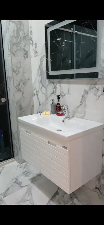 Jepet me qira apartament 2+1+2 tualete Prane Ish Doganes tek pallatet e Ilir Metes