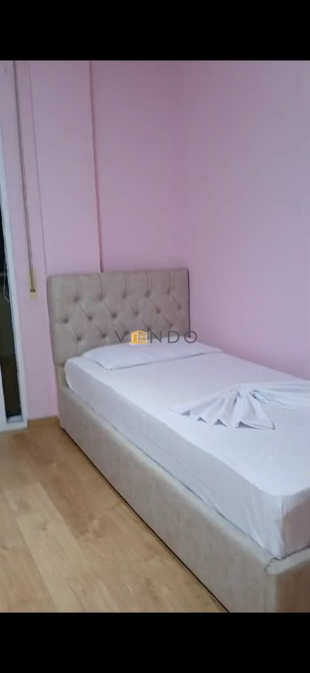 Jepet me qira apartament 2+1+2 tualete Prane Ish Doganes tek pallatet e Ilir Metes