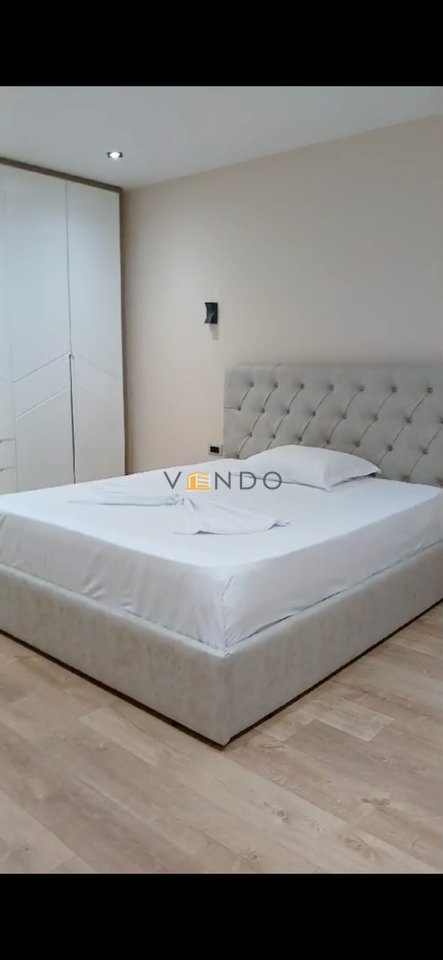 Jepet me qira apartament 2+1+2 tualete Prane Ish Doganes tek pallatet e Ilir Metes