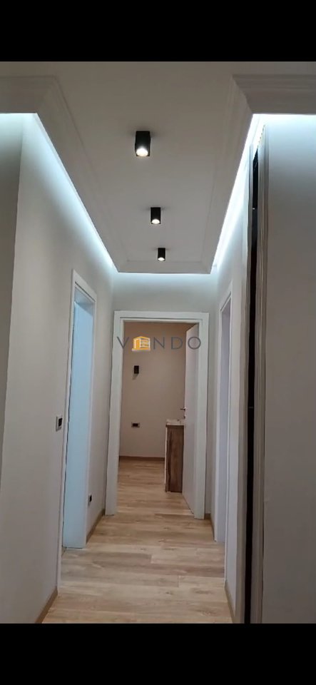 Jepet me qira apartament 2+1+2 tualete Prane Ish Doganes tek pallatet e Ilir Metes