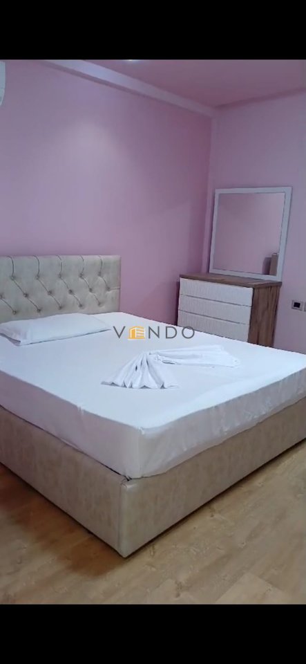 Jepet me qira apartament 2+1+2 tualete Prane Ish Doganes tek pallatet e Ilir Metes