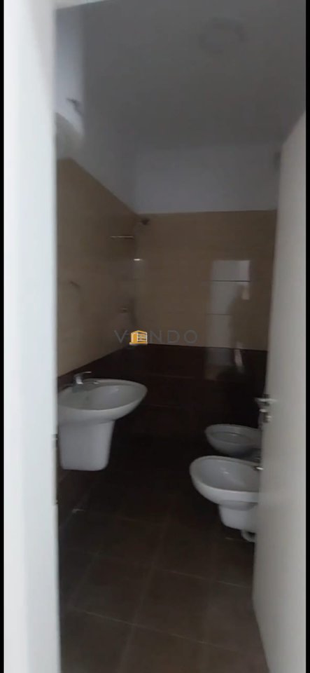 Apartment 2+1+2+2 with balconies for sale opposite Partizani High School on Dibra Street