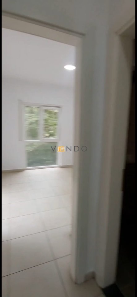 Apartment 2+1+2+2 with balconies for sale opposite Partizani High School on Dibra Street