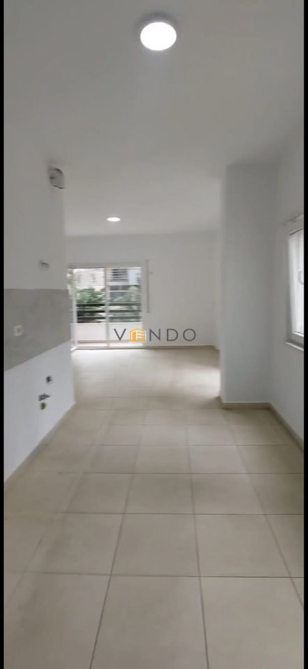 Apartment 2+1+2+2 with balconies for sale opposite Partizani High School on Dibra Street