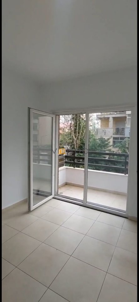 Apartment 2+1+2+2 with balconies for sale opposite Partizani High School on Dibra Street