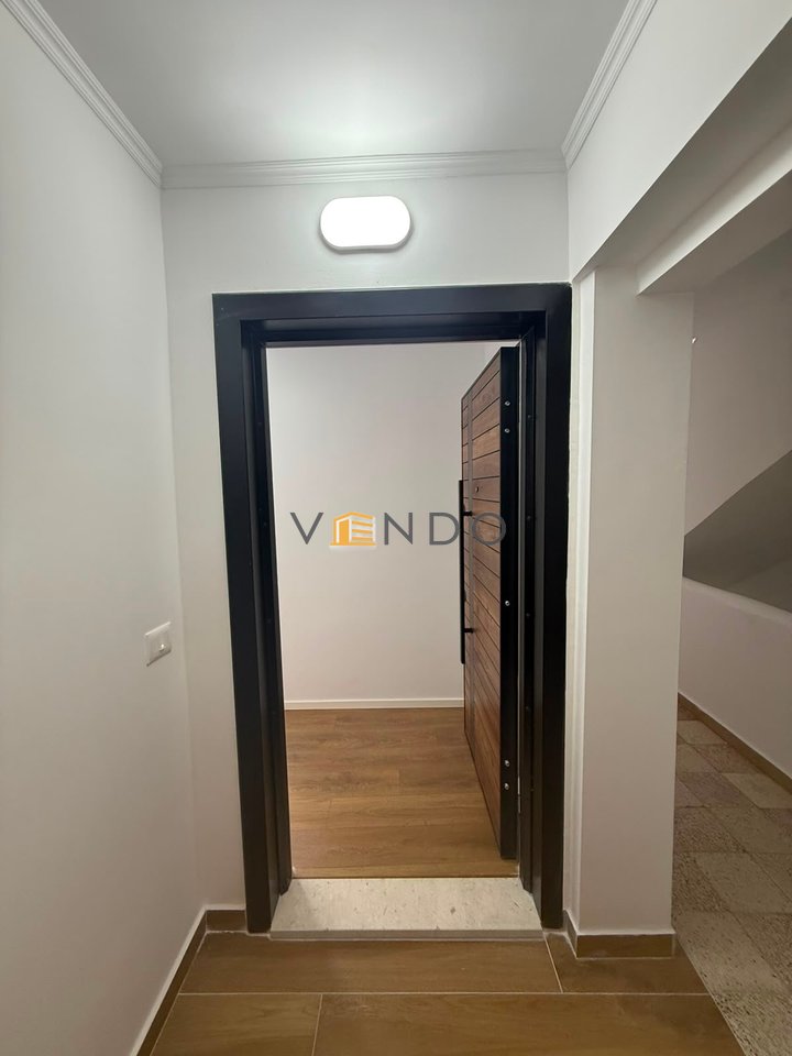 Shitet apartament 1+1 ne xhamllik prane shkolles Hasan Prishtina