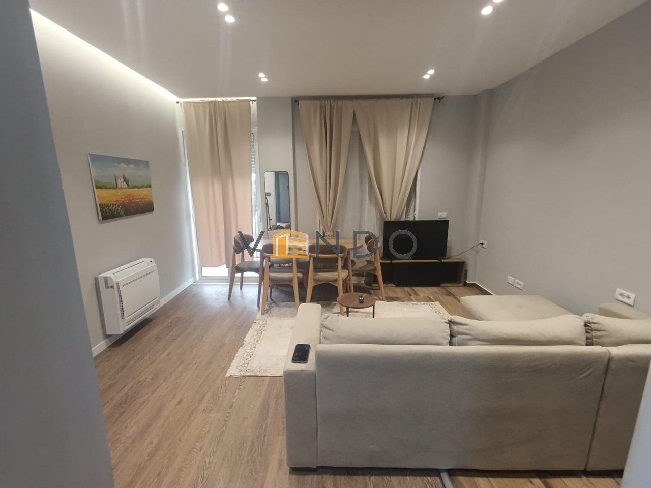 Jepet me qera Vile luksoze 3 kateshe perballe Tegut mbrapa Restorant Natyra e Qete